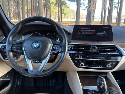 Used 2018 BMW 530e xDrive image 3