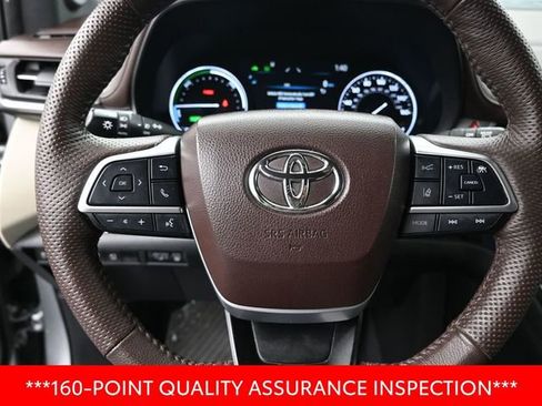 Certified 2023 Toyota Sienna Platinum image 2