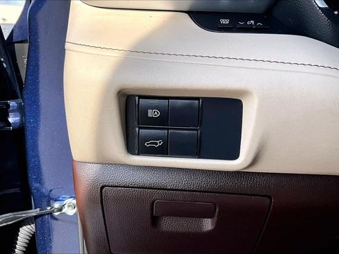Used 2021 Toyota Highlander XLE FWD image 34