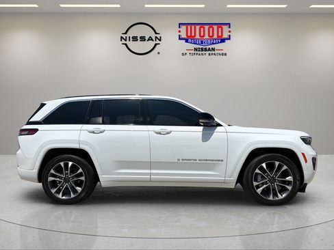 Used 2025 Jeep Grand Cherokee Overland w/ Luxury Tech Group IV AWD/4WD image 2