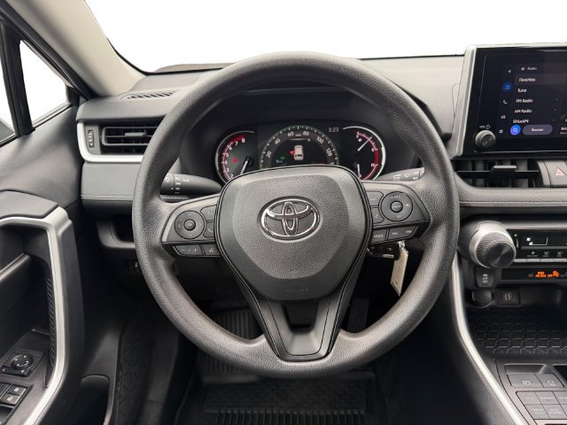 Used 2025 Toyota RAV4 LE AWD/4WD image 18