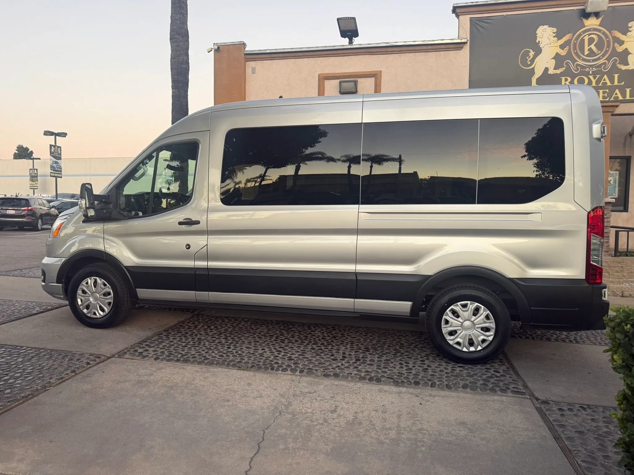 Used 2021 Ford Transit 350 XLT RWD image 2