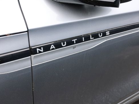 Used 2024 Lincoln Nautilus Reserve w/ Equipment Group 203A AWD/4WD image 7
