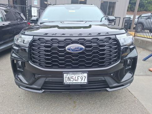 Used 2026 Ford Explorer ST-Line w/ ST-Line Street Pack AWD/4WD image 2