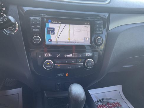 Used 2016 Nissan Rogue SV w/ SV Premium Package AWD/4WD image 15