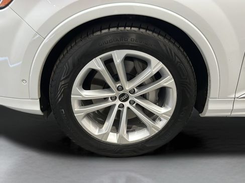 Used 2025 Audi Q7 3.0T Prestige w/ Prestige Package AWD/4WD image 9