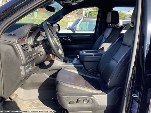 Used 2023 Chevrolet Suburban High Country image 12