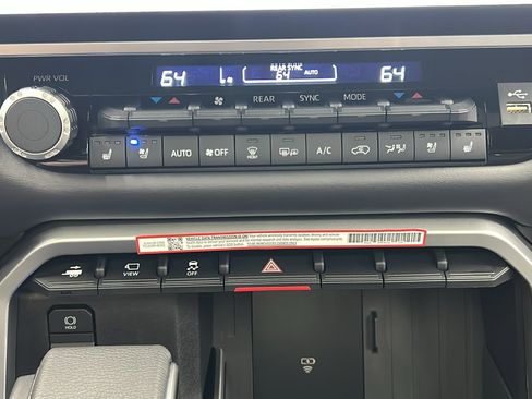 Used 2025 Toyota Sequoia Platinum image 25