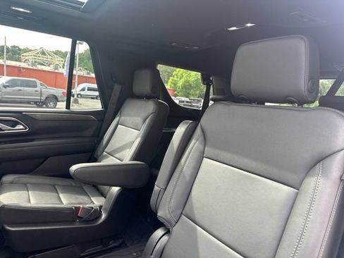 Used 2022 Chevrolet Tahoe Z71 w/ Luxury Package AWD/4WD image 11