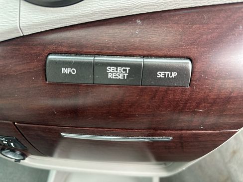Used 2014 Toyota Sienna XLE image 28