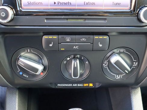 Used 2014 Volkswagen Jetta SE image 33