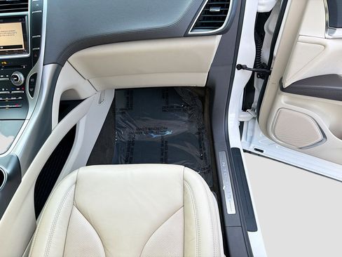 Used 2019 Lincoln Nautilus Select FWD image 17