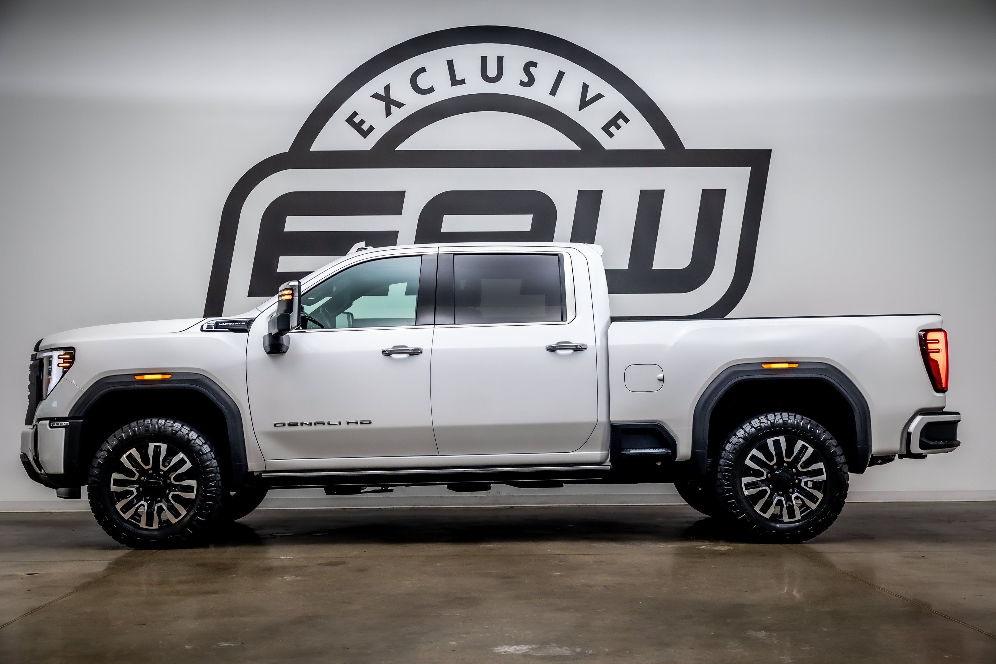 Used 2025 GMC Sierra 2500 Denali Ultimate AWD/4WD image 6