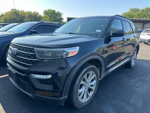 Used 2023 Ford Explorer XLT w/ Equipment Group 202A AWD/4WD image 17