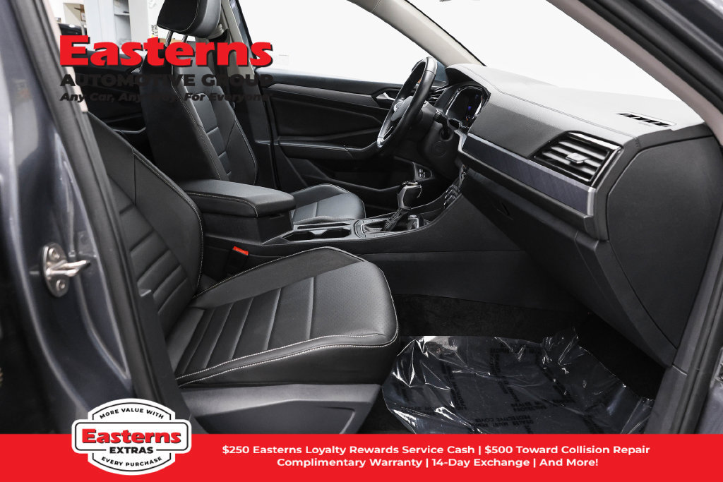 Used 2024 Volkswagen Jetta SE FWD image 25
