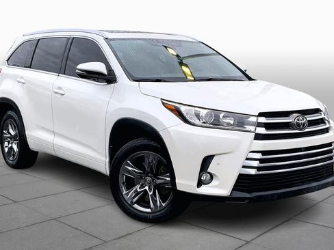 Used 2017 Toyota Highlander Limited Platinum image 2