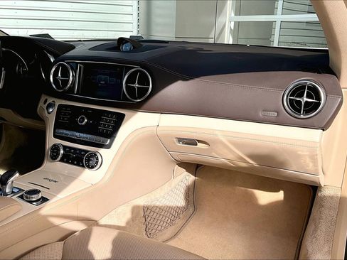 Used 2018 Mercedes-Benz SL 450 image 16