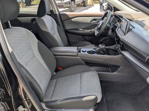 Used 2021 Nissan Rogue SV image 29