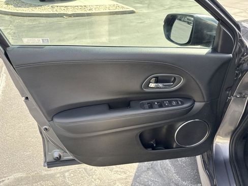 Used 2019 Honda HR-V Touring image 11