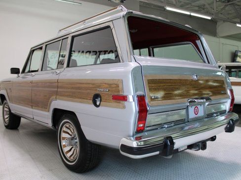 Used 1986 Jeep Grand Wagoneer image 3