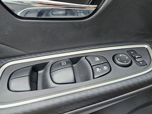 New 2025 Nissan Versa SR w/ Trunk Package image 12