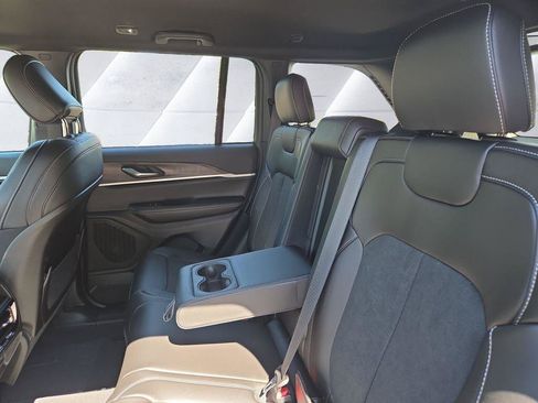 New 2026 Jeep Grand Cherokee Altitude AWD/4WD image 11