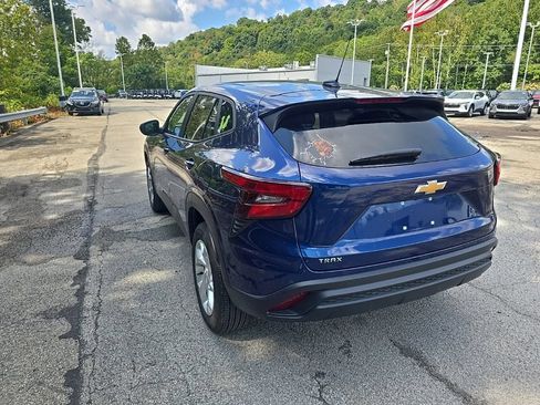 Certified 2024 Chevrolet Trax LS w/ LS Convenience Package FWD image 3