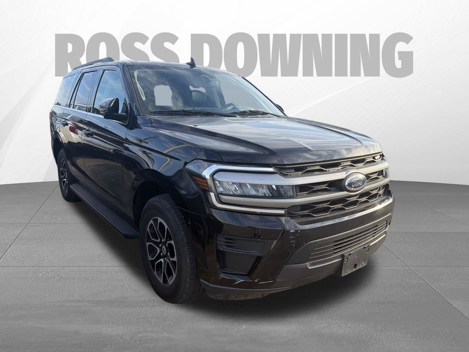 Used 2024 Ford Expedition XLT RWD image 3