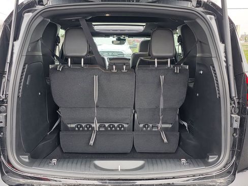 New 2026 Chrysler Pacifica Limited image 32