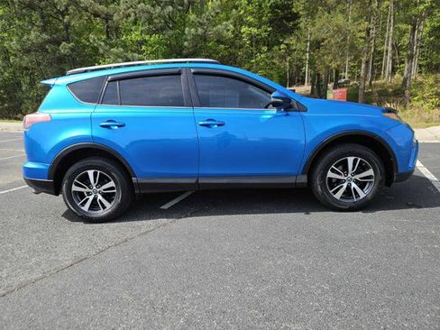 Used 2017 Toyota RAV4 XLE FWD image 6