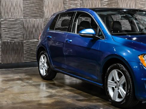 Used 2017 Volkswagen Golf Wolfsburg Edition FWD image 6