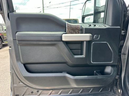 Used 2019 Ford F250 Lariat w/ Lariat Ultimate Package AWD/4WD image 27