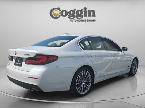 Used 2023 BMW 530e w/ Convenience Package RWD image 5
