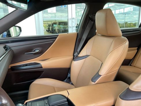 Used 2021 Lexus ES 250 image 32