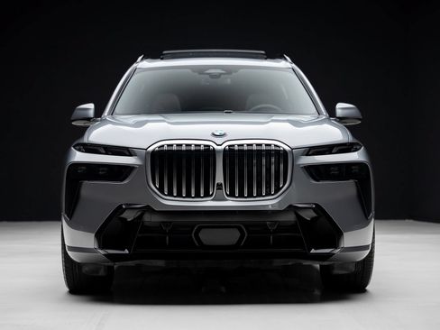 Used 2024 BMW X7 xDrive40i w/ M Sport Package AWD/4WD image 8