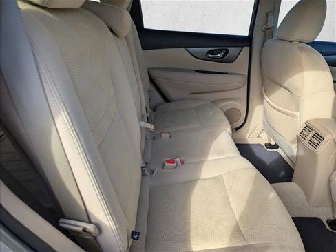 Used 2015 Nissan Rogue SV image 28