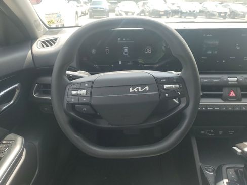 Used 2025 Kia K4 FWD image 11