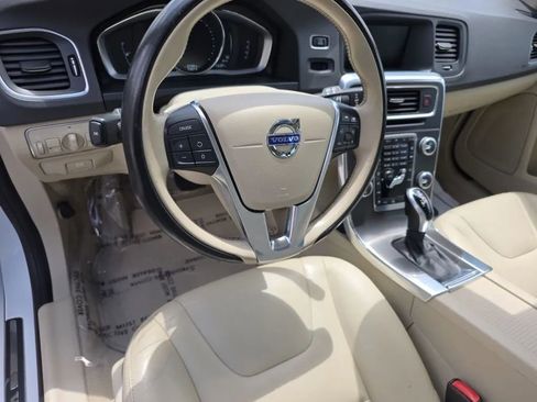 Used 2015 Volvo V60 T5 Premier w/ Convenience Package image 32