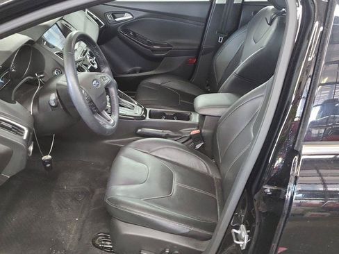 Used 2018 Ford Focus Titanium w/ Titanium Technology Package FWD image 9