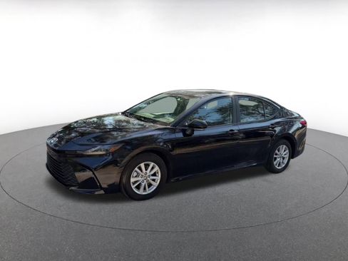 Used 2025 Toyota Camry LE image 8