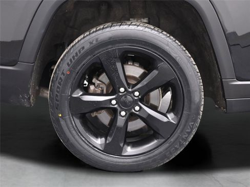 Used 2021 Jeep Grand Cherokee L Altitude image 10