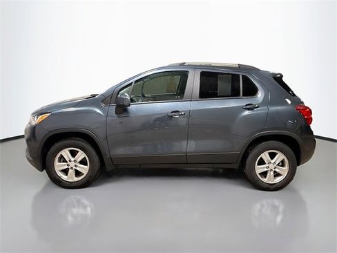 Used 2022 Chevrolet Trax LT w/ LT Convenience Package image 10