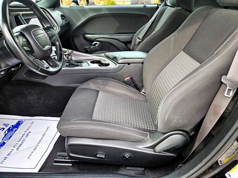 Used 2019 Dodge Challenger SXT image 12