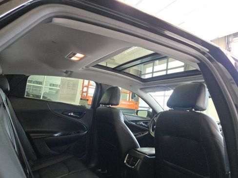 Used 2020 Chevrolet Malibu LT w/ Leather Package FWD image 8