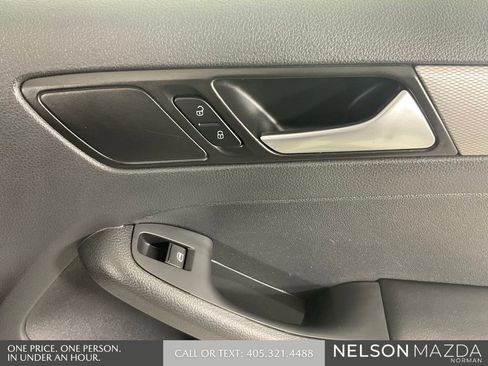 Used 2017 Volkswagen Jetta SE FWD image 22