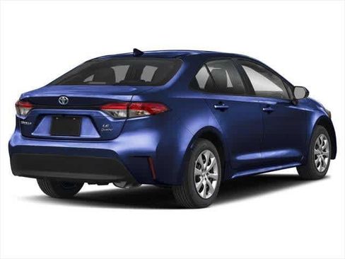 Used 2025 Toyota Corolla LE image 2