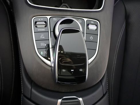Used 2017 Mercedes-Benz E 300 4MATIC image 41