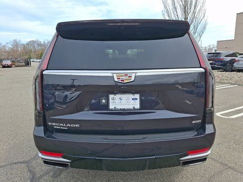 Used 2024 Cadillac Escalade Premium Luxury image 5
