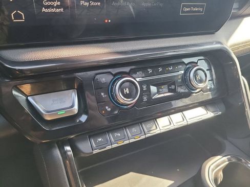 Used 2024 GMC Sierra 1500 AT4 w/ Technology Package AWD/4WD image 19