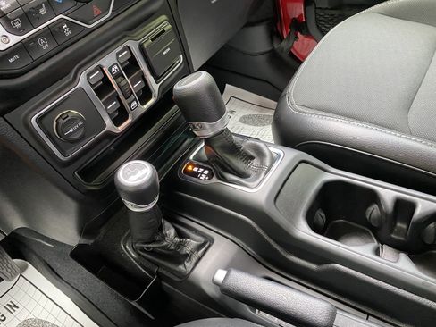 Used 2021 Jeep Gladiator Sport AWD/4WD image 30
